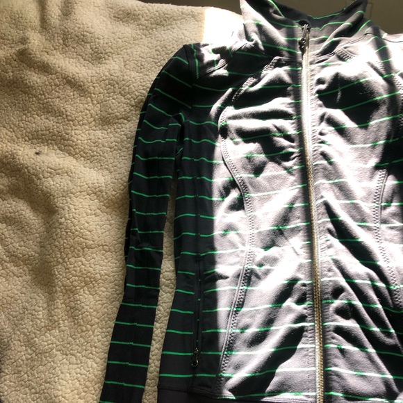 Lululemon running jacket - Picture 7 of 7